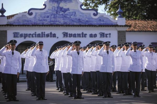 Regida pelo código de honra do especialista, a EEAR completa oito décadas formando graduados de carreira da FAB