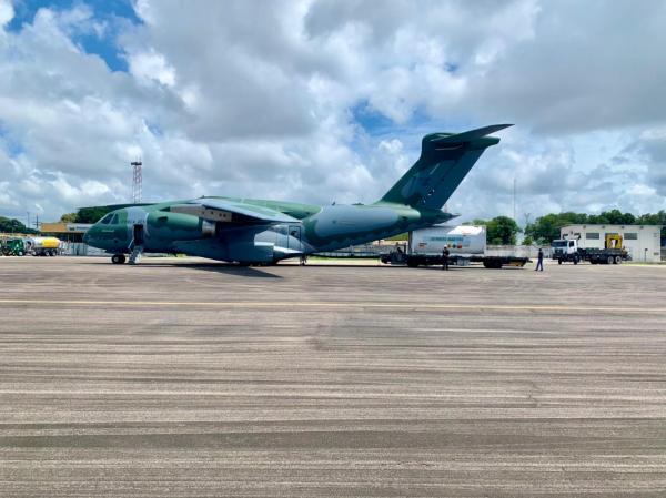 Dois aviões C-105 Amazonas e um KC-390 Millennium foram acionados para os transportes de isocontainer e pacientes, nessa sexta-feira (19)