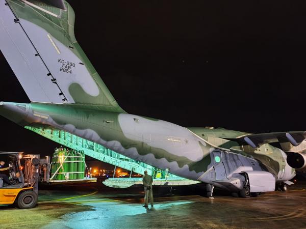 O avião realizou o transporte na madrugada dessa segunda-feira (22)