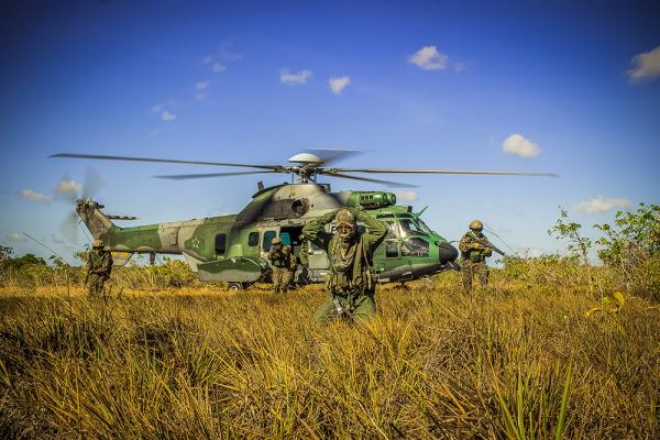 O Primeiro Esquadrão do Oitavo Grupo de Aviação utiliza a aeronave em múltiplas missões de emprego