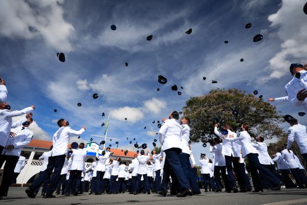 A cerimônia militar de formatura da Turma Parabellum foi realizada nessa segunda-feira (21), em Guaratinguetá (SP), com a presença do Presidente Jair Bolsonaro