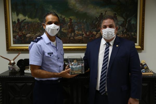 Deputado Estadual Eriberto Medeiros foi recebido pelo Comandante do Comando Aéreo Nordeste, Brigadeiro do Ar Cesar Faria Guimarães