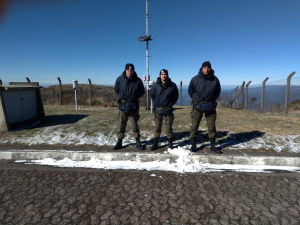 Na madrugada desta quinta-feira (29), a temperatura no Destacamento de Controle do Espaço Aéreo do Morro da Igreja (DTCEA-MDI), em Santa Catarina (SC), chegou a -8,5°C