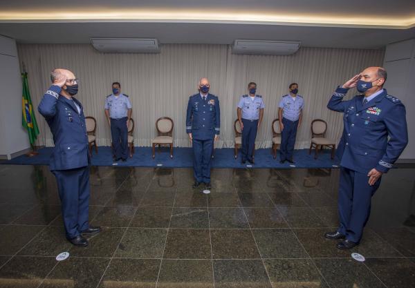 Major-Brigadeiro Jefson passou o cargo para o Major-Brigadeiro Neubert, em Brasília (DF)