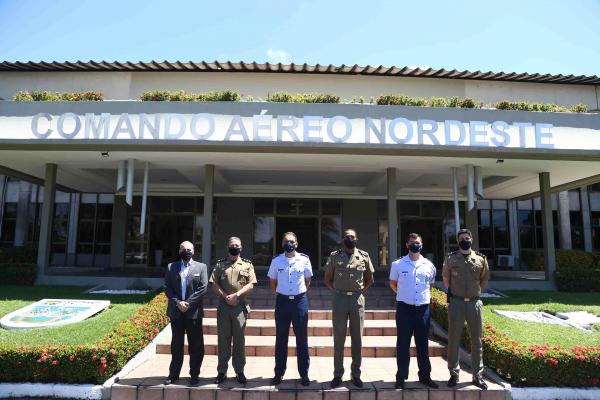 Durante o encontro, militares trataram sobre atuação da Força Aérea Brasileira no Nordeste e da PM no estado pernambucano 