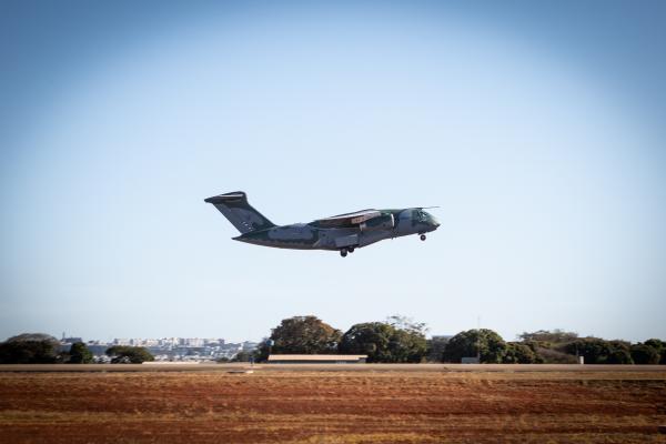 A aeronave decolou com equipes de especialistas e peritos em busca e resgate, além de medicamentos e insumos estratégicos para assistência farmacêutica emergencial