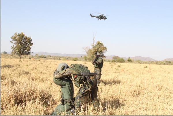 Primeiros pousos e decolagens do treinamento que simula guerra irregular tiveram o objetivo de nivelamento entre esquadrões e integração dos quase 900 militares envolvidos