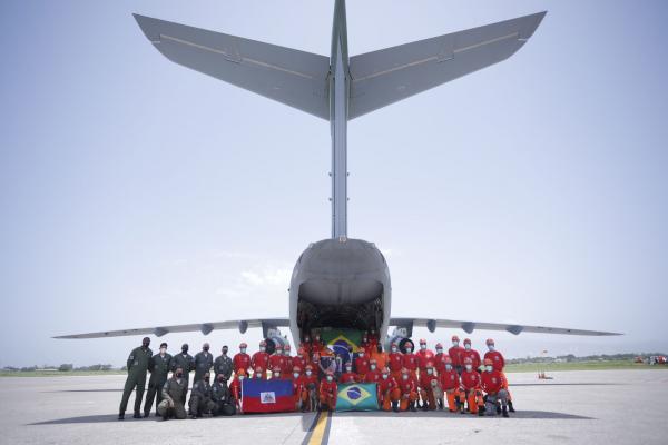 Aeronave transportou mais de dez toneladas de suprimentos e equipamentos, além de militares da Força Nacional e do Corpo de Bombeiros do Distrito Federal e de Minas Gerais para prestar ajuda às vítimas do terremoto no país caribenho