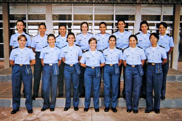 Ingresso da primeira turma com mulheres na Academia da Força Aérea foi em 1996