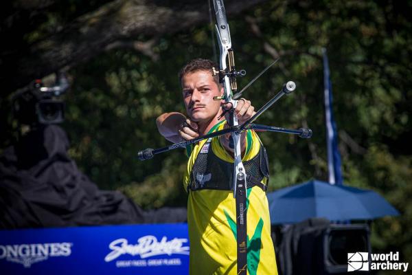 O atleta conquistou a segunda colocação para o Brasil ao superar, nas quartas de final, o turco Samet Ak, e na semifinal, o número 1 do ranking mundial, o norte-americano Brady Elisson