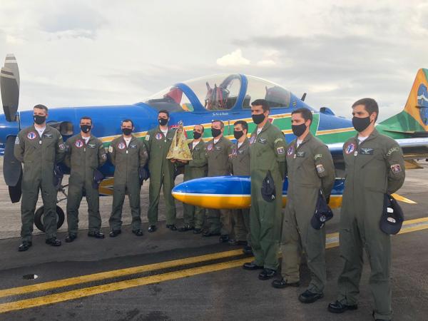 Tripulação pousou na Base Aérea de Belém (BABE), na tarde desta sexta-feira (8), onde receberam as homenagens da Imagem Peregrina de Nossa Senhora de Nazaré