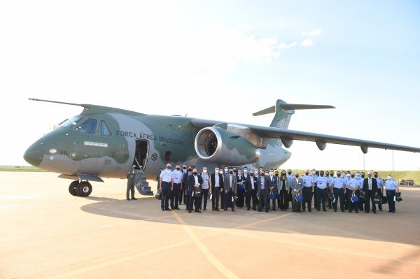 Visita foi realizada na unidade da Embraer em Gavião Peixoto, no interior de São Paulo (SP)

