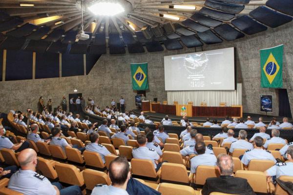 Encontro entre Oficiais-Generais aconteceu na Escola Superior de Defesa, em Brasília (DF)