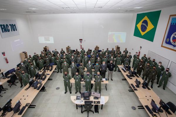O treinamento ocorreu de 18 a 29 de outubro, na sede do Comando de Operações Aeroespaciais (COMAE), com participação, ainda, de militares no Instituto de Controle do Espaço Aéreo (ICEA)