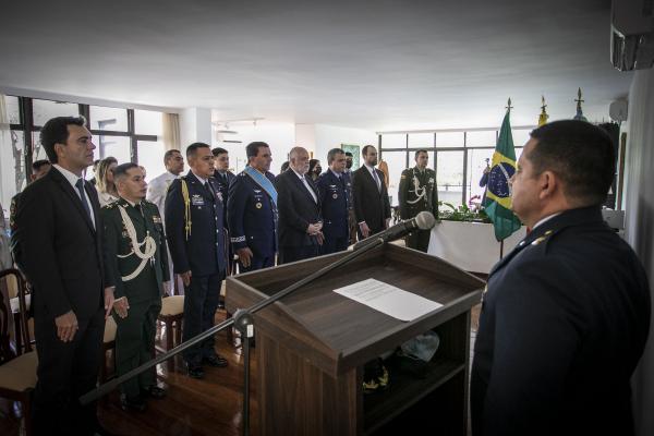 Cerimônia militar alusiva ao aniversário de 102 anos da Força Aérea Colombiana foi realizada nessa quarta-feira (10) na Embaixada da Colômbia no Brasil