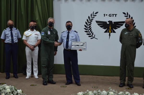 Ao longo de mais de dois meses, os militares portugueses estudaram teoria e prática da operação da aeronave KC-390 Millennium