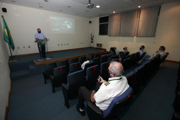 Entidades e empresas buscam soluções que atendam os setores envolvidos, mantendo o nível de desempenho da segurança operacional e do fluxo de tráfego aéreo do aeroporto