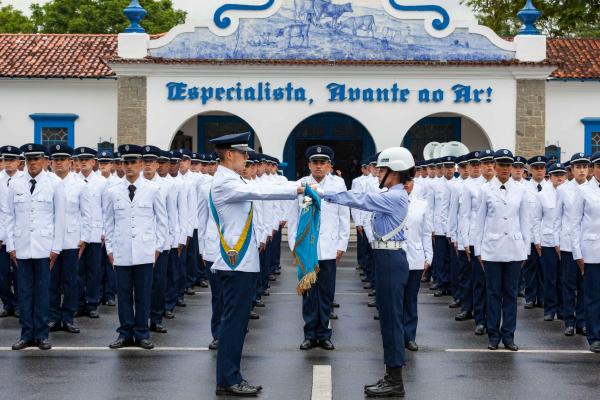 A turma de formandos foi composta de especialistas nas áreas de Controle de Tráfego Aéreo, Mecânica de Aeronaves, Equipamento de Voo, Material Bélico e Guarda e Segurança 