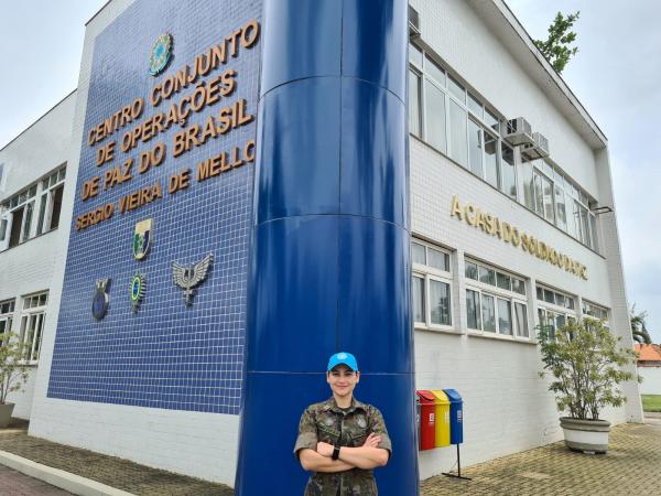 Tenente Yasmin Lys é a primeira mulher da Guarnição de Aeronáutica de Natal (GUARNAE-NT) a participar da missão