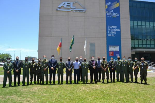 FAB e AEL Sistemas, responsável pelo desenvolvimento do Projeto Link-BR2, reuniram-se na sede da Empresa e na Base Aérea de Canoas para importantes marcos do Projeto