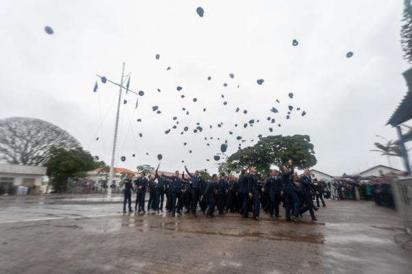 Cerimônia militar, realizada nesta sexta-feira (17/12), marcou a despedida dos alunos da Turma Sabre