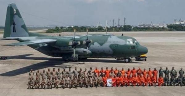 Desde o dia 11/12, a FAB emprega diversas aeronaves em auxílio aos municípios atingidos, transportando alimentos, medicamentos e militares