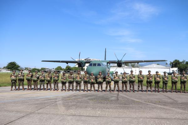 A ação uniu o Exército Brasileiro (EB) e a Força Aérea Brasileira (FAB) em comemoração ao Dia Internacional da Mulher