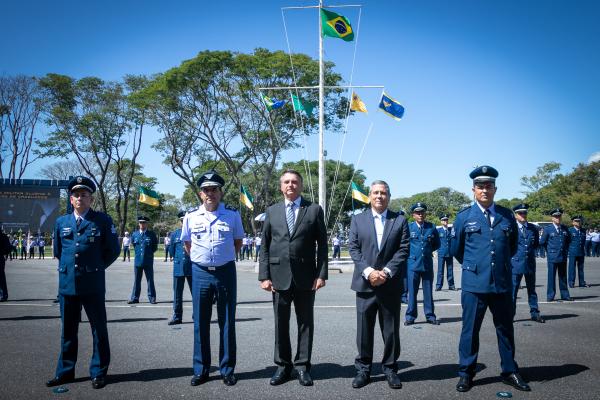 A solenidade, realizada nesta sexta-feira (01/04) em Brasília (DF), é a primeira após assinatura de documento que altera a carreira dos militares