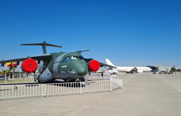 Aeronaves KC-390 Millennium, A-29 Super Tucano e VC-99 Legacy representam o Brasil