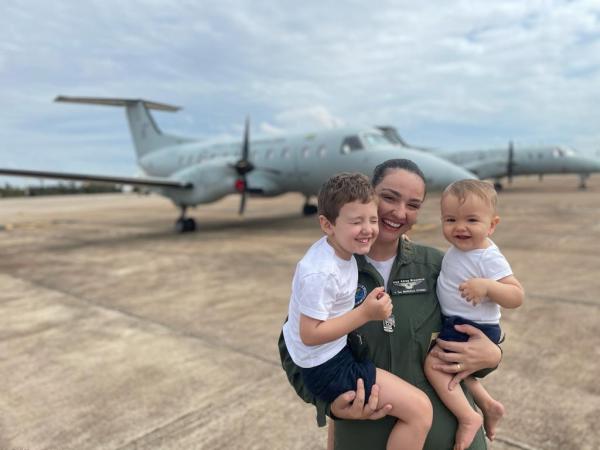 Em alusão ao Dia das Mães, reportagem especial do Notaer conta a história da Capitão Aviadora Marcela Strino Em alusão ao Dia das Mães, reportagem especial do Notaer conta a história da Capitão Aviadora Marcela Strino