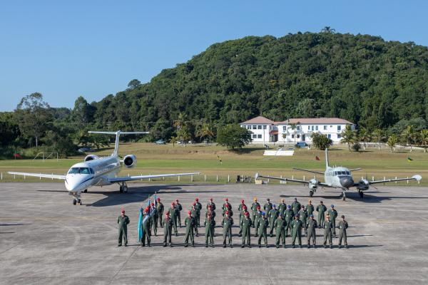 Evento contou com desfile aéreo dos vetores P-3 e P-95, além de condecorações a militares