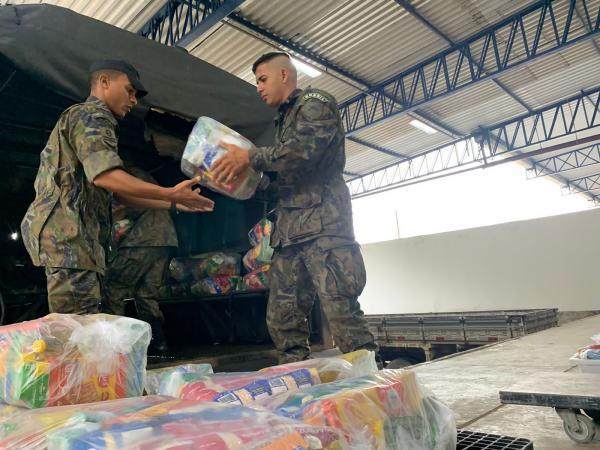 Viaturas e militares foram enviadas para a entrega de mantimentos no município de Jaboatão dos Guararapes 