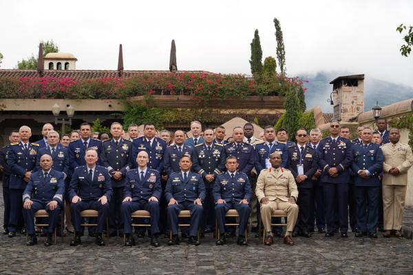 O objetivo da Conferência é fomentar a cooperação e o apoio mútuo entre as Forças Aéreas Americanas