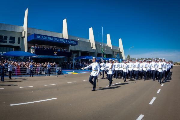 Cerimônia militar realizada nesta sexta-feira (08/07), na Academia da Força Aérea, contou com a presença do Presidente da República