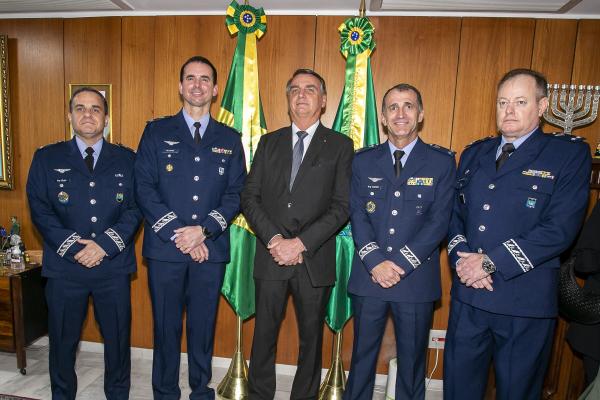 Na cerimônia, dos 23 militares que ascenderam ao posto de Oficial-General, quatro são da FAB