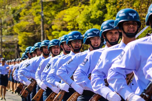 Cerimônias cívico-militares aconteceram em diversas cidades 