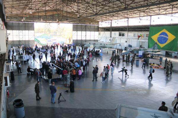 O projeto “Asas pela Inclusão” realizado na Base Aérea de Canoas (BACO) reuniu mais de 300 pessoas com deficiência, além de 100 militares da Guarnição de Aeronáutica de Canoas (GUARNAE).