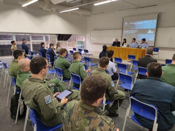 O evento foi realizado de forma híbrida (presencial e online) e contou com a participação de pesquisadores renomados, representantes da Indústria de Defesa e militares das Forças Armadas