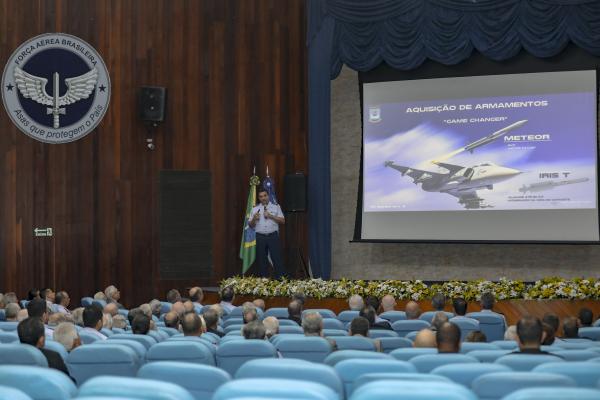 Apresentação dirigida a militares da reserva integra série de eventos realizados no mês de outubro em comemoração ao Dia do Aviador e Dia da Força Aérea Brasileira