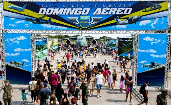 A Base Aérea de Manaus recebeu 65 mil pessoas em um evento que contou com exposição de aeronaves militares e civis, paraquedismo, atrações culturais, música ao vivo e atividades infantis