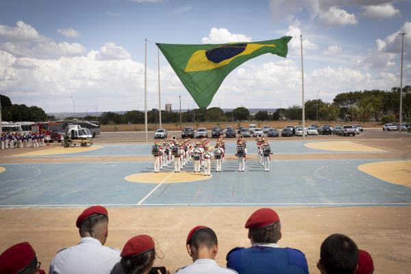 Evento no Colégio Militar Tiradentes ocorreu nessa quinta-feira (27/10) e contou com exposição da maquete do Gripen