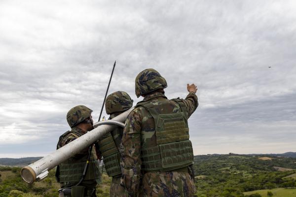 Com foco em treinar as antiaéreas do país em cenário de guerra simulada, diversas frações de artilharia antiaérea foram empregadas no treinamento, em terrenos das cidades de Santana da Boa Vista e Caçapava do Sul, no Rio Grande do Sul (RS)