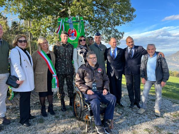 Prefeitura de Pianoro, na Itália, homenageou o o Tenente Aviador John Richardson Cordeiro e Silva, piloto do 1º Grupo de Aviação de Caça