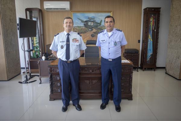 Encontro aconteceu nessa quinta-feira (17/11), em Brasília (DF), no prédio do Comando da Aeronáutica