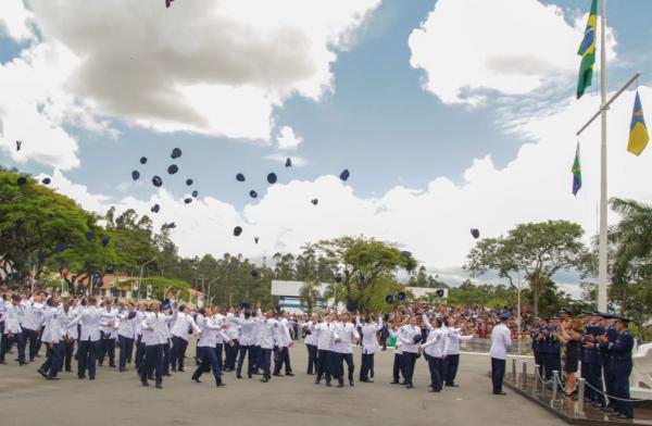 A cerimônia militar de formatura das Turmas Olimpus e Árion ocorreu nessa sexta-feira (25), em Guaratinguetá (SP)