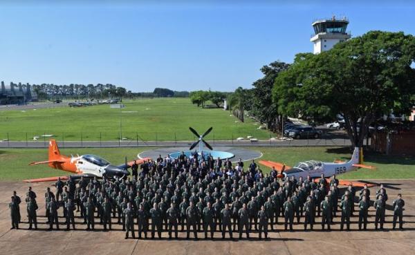 Após mais de 10 mil horas voadas, a turma concluiu o curso mais extenso dos últimos anos