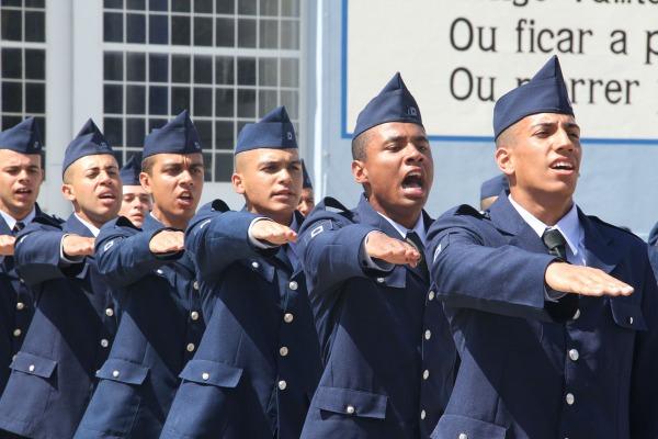 O Exame de Admissão ao CFT oferece 20 vagas. As inscrições começam no dia 05/12/2022 e terminam no dia 19/12/2022