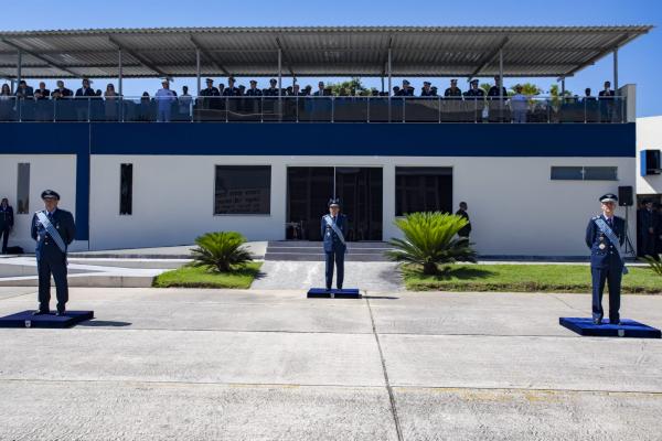 O Tenente-Brigadeiro do Ar João Tadeu Fiorentini passou o cargo ao Tenente-Brigadeiro do Ar Alcides Teixeira Barbacovi