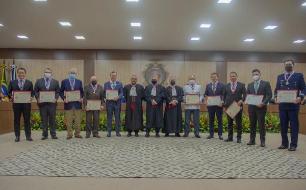 Força Aérea Brasileira recebeu honraria por meio das organizações da Guarnição Aeronáutica de Manaus (AM) envolvidas na Operação COVID-19