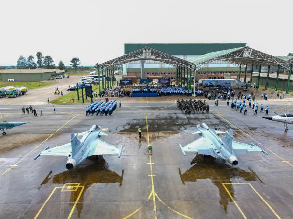 Cerimônia realizada na Base Aérea de Anápolis marcou o primeiro voo operacional no caça multimissão pelo 1° Grupo de Defesa Aérea